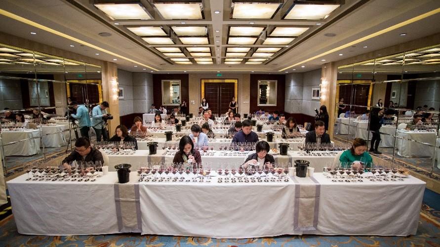 紛賦酒莊黑牌灰牌於MBC盲品評比中擊敗法國美國納帕谷名莊奪冠 - WineNow HK 專欄文章