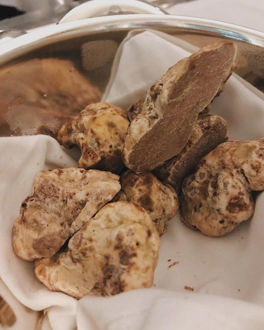 沒品嚐過「松露之王」Chef BOMBANA的時令白松露美饌，怎稱得上老饕？ - WineNow HK 專欄文章